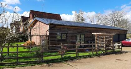 Cozy barn conversion within minutes from Silverstone.