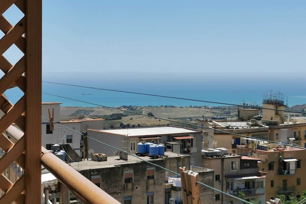 Chambre Triple, balcon, vue partielle sur la mer | Vue sur l’eau