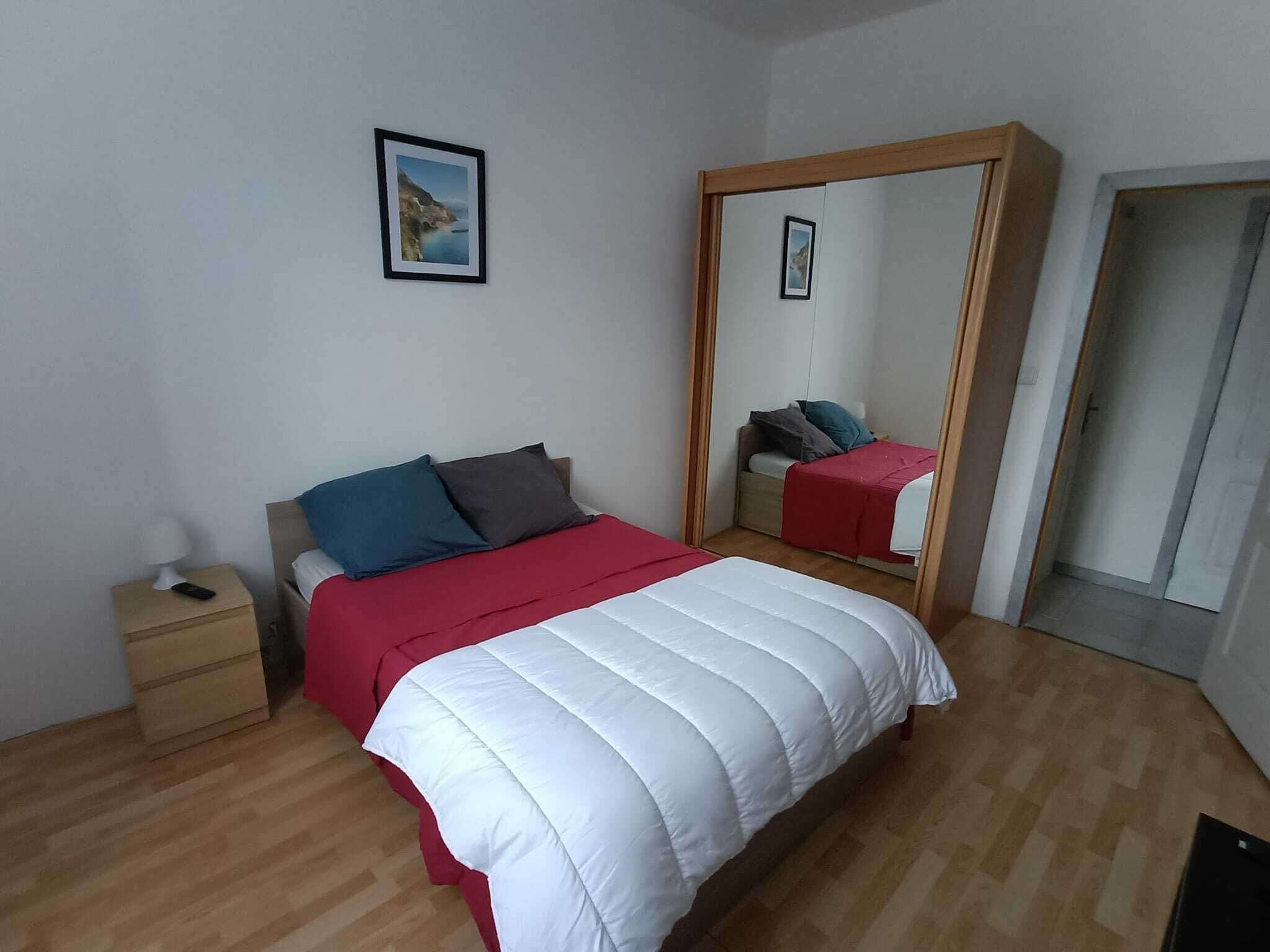 1 bedroom, bed sheets