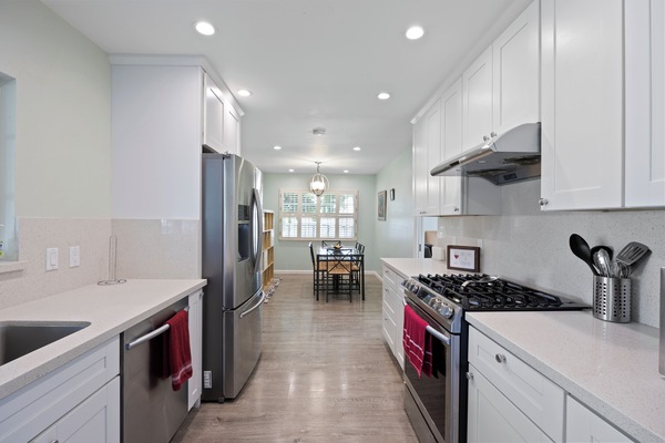 Microondas, horno, placa de cocina, lavavajillas