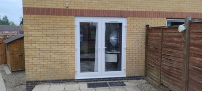 Entire 2 Bedroom House with Parking in Coventry, West Midlands