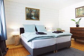 2 bedrooms, iron/ironing board, travel crib, free WiFi