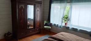 2 bedrooms, iron/ironing board, travel cot, free WiFi - Attractive apartment on the outskirts with good connections to the city and highway. (Kaiserslautern)
