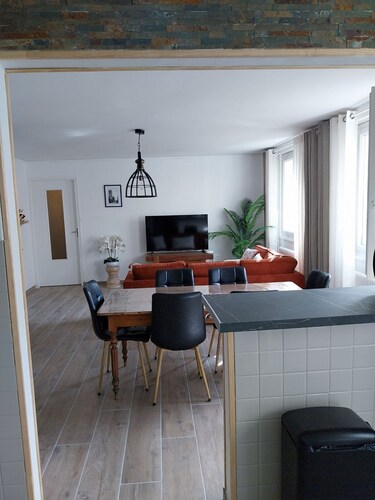 Apartment overlooking Notre Dame Cathedral, Hyper center.