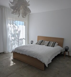 3 chambres, fer et planche à repasser, Wi-Fi, draps fournis