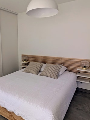 3 chambres, fer et planche à repasser, Wi-Fi, draps fournis