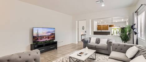 TV connectée, table de tennis de table, livres