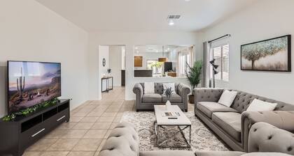 Inviting, Clean & Cozy Retreat: Relax & Refresh in the Hot Tub or Play Sports!