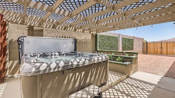 مغطس سبا خارجي