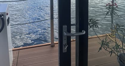 Premium Hausboot Wasservilla