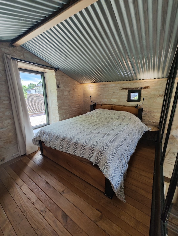 1 chambre, fer et planche à repasser, Wi-Fi gratuit, draps fournis