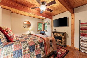 4 bedrooms, iron/ironing board, free WiFi, bed sheets - Lake Lodge 4-bedroom private setting (Branson)