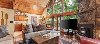 Lake Lodge 4-bedroom private setting