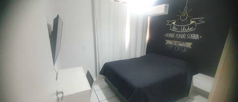 1 habitación, tabla de planchar con plancha, wifi y ropa de cama