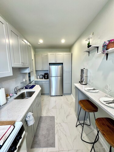 FIFA World Cup 2026 · Sunny Prewar 1BR · King Bed · Park Views · 30min NYC