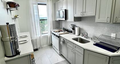 FIFA World Cup 2026 · Sunny Prewar 1BR · King Bed · Park Views · 30min NYC