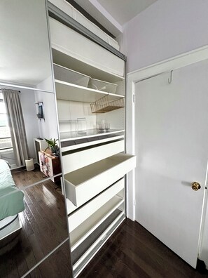 1 bedroom, desk, iron/ironing board, free WiFi - FIFA World Cup 2026 · Sunny Prewar 1BR · King Bed · Park Views · 30min NYC (Jersey City)