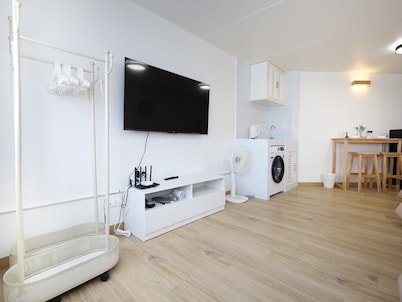 Cozy 1-Bedroom Condo near IMPACT Arena, 3 Beds, Wi-Fi, A/C and Washing Machine