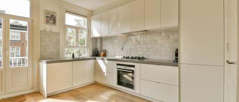 Micro-ondes, four, plaque de cuisson, lave-vaisselle