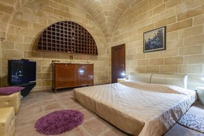 5 bedrooms, free WiFi