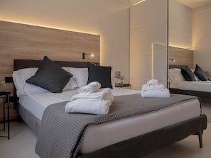 4 dormitorios, tabla de planchar con plancha, ropa de cama