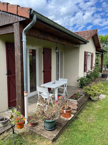 Quiet and surrounded by nature 10 mm from the A75 freeway