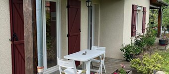 Quiet and surrounded by nature 10 mm from the A75 freeway