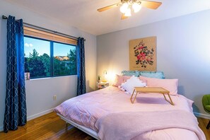 2 bedrooms, iron/ironing board, free WiFi, bed sheets