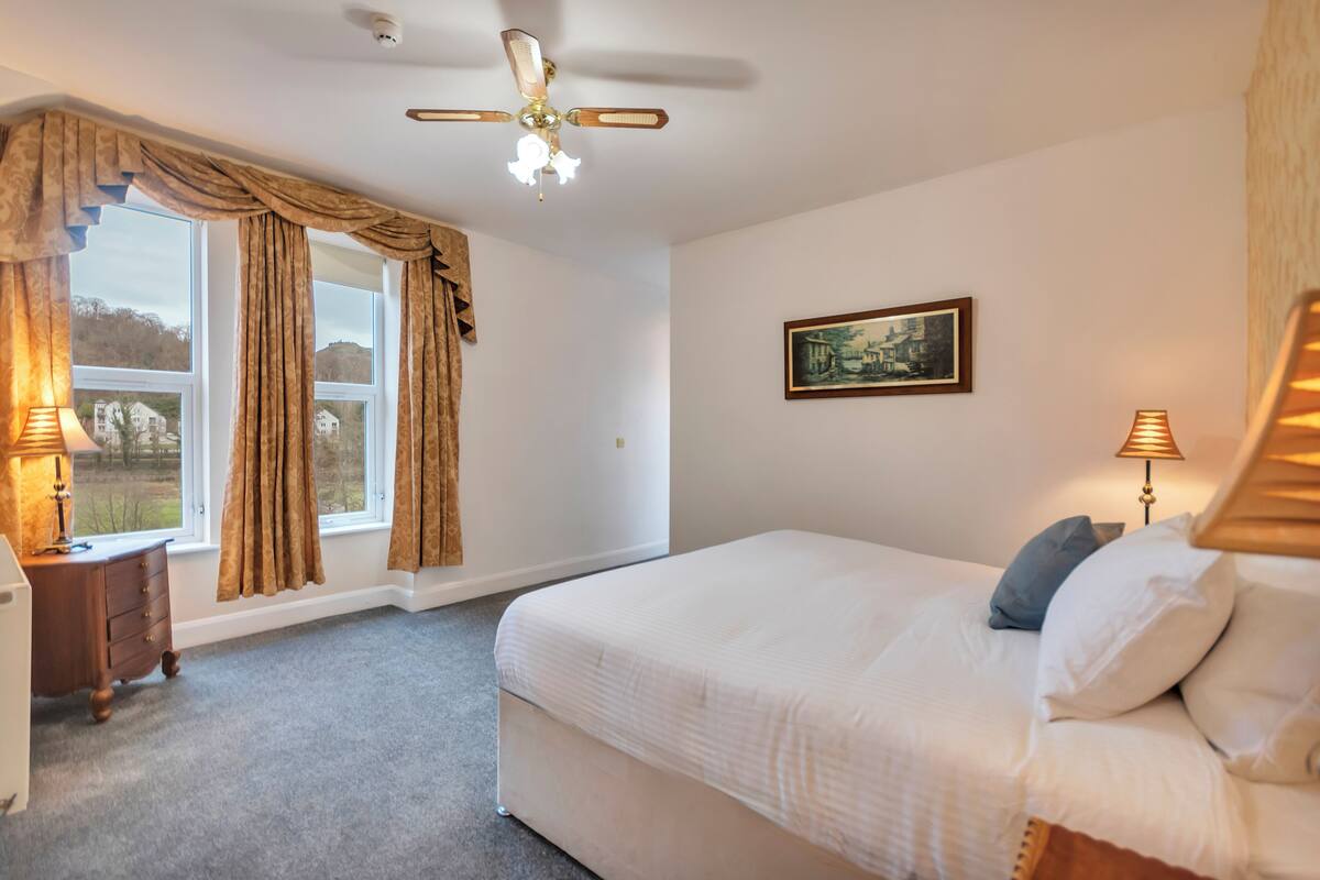 Deluxe Double Room, Lake View | Free WiFi