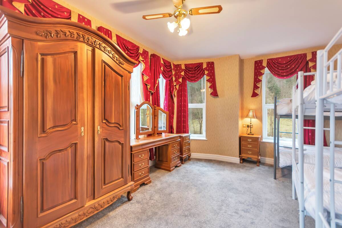 Family Room, Lake View | Free WiFi