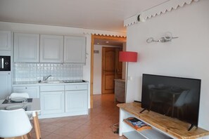 Microwave, oven, stovetop, dishwasher - La Plagne - Aime 2000 - Apartment for 6-7 people - Résidence Standing 4* - France (Aime-la-Plagne)