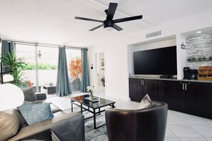 Smart TV, fireplace, table tennis