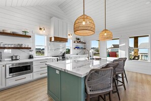 Fridge, microwave, oven, stovetop - Sleeps 14 | Tiki Bar | Putt Putt (Crystal Beach)