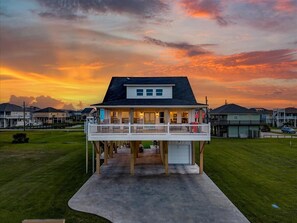 Exterior - Sleeps 14 | Tiki Bar | Putt Putt (Crystal Beach)