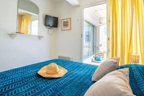 2 chambres, fer et planche à repasser, draps fournis