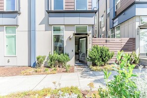 Exterior detail - Seattle Comfort Near Lake Union & Iconic Landmarks (Seattle)