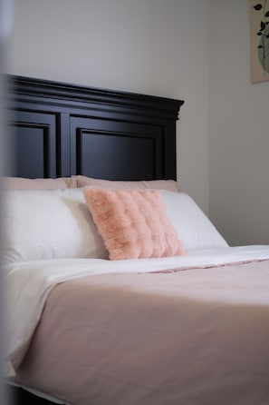 3 chambres, fer et planche à repasser, Wi-Fi, draps fournis