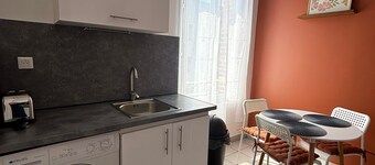 Studio close to shops