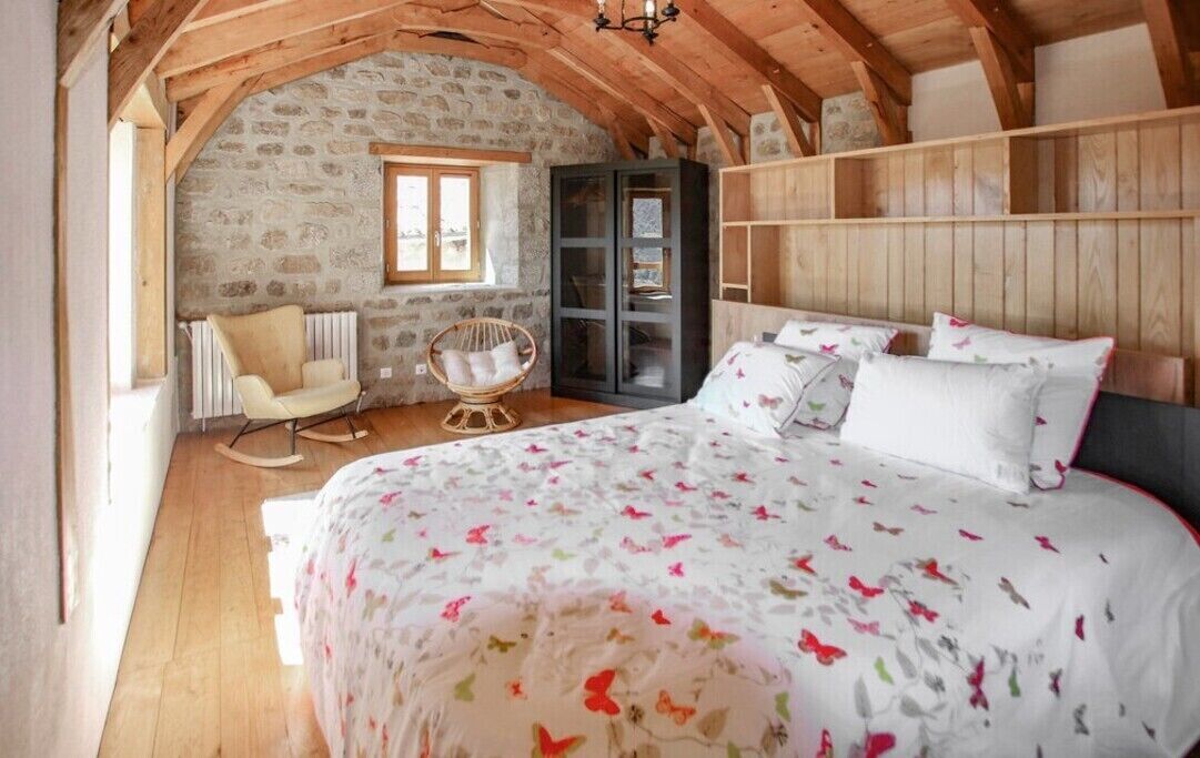 4 bedrooms, iron/ironing board, Internet, bed sheets