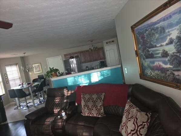 Smart TV, fireplace, stereo