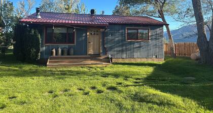 Fantastic 2-bedroom cottage in Gardnerville,NV. Just 20 minutes from Lake Tahoe.