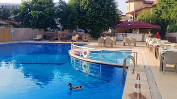Bar im Pool