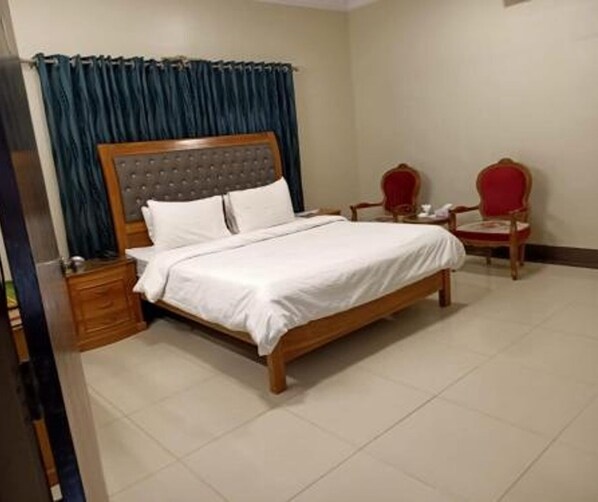 Deluxe Double Room | Soundproofing, iron/ironing board, free WiFi