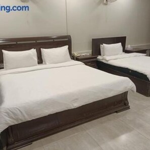 Deluxe Double Room | Soundproofing, iron/ironing board, free WiFi
