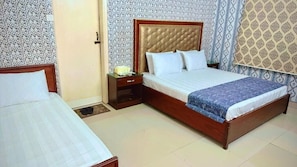 Deluxe Double Room | Soundproofing, iron/ironing board, free WiFi