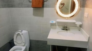 Deluxe Double Room | Bathroom