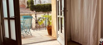 90 m² air-conditioned apartment with terrace in a secure residence