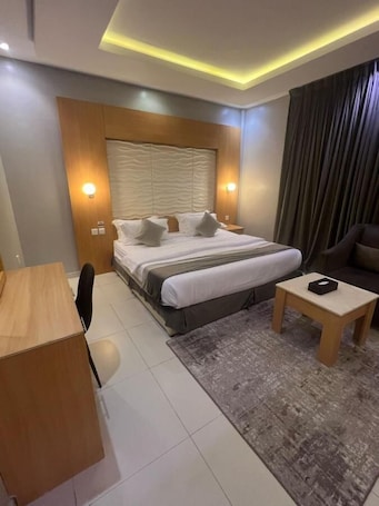 Desk, blackout drapes, iron/ironing board, free WiFi