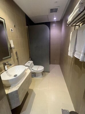 A modern bathroom with a sink, toilet, and shower area. - SMO Suite Hotel (Riyadh)