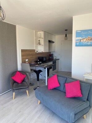Interior - NEW Appart. New 3 pers quiet. Domaine de la Croisette Sainte Maxime sea view (Sainte-Maxime)